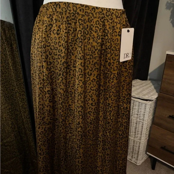 DR2 Animal Print Midi Skirt - Picture 5 of 5